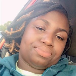 Meet your Posher, Amina